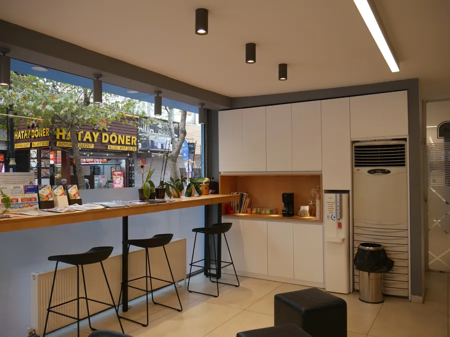 Sahil İstanbul Diş Kliniği bekleme alanı